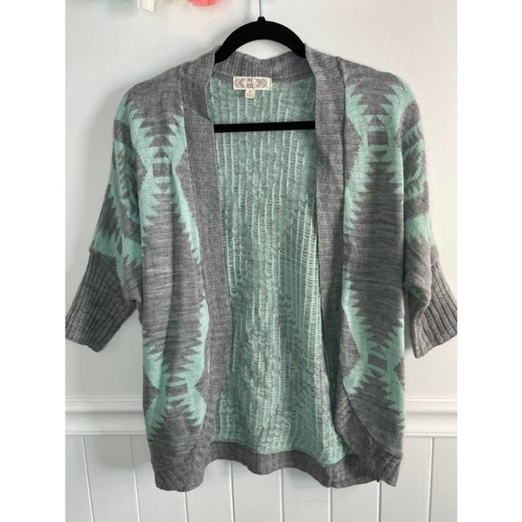 Pink Rose Women Gray Cardigan Southwestern Tribal Aztec Size Medium (C24) - Picture 1 of 6